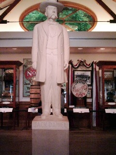 Jack Daniel Statue weiss