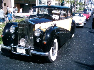 Rolly Royce 273 auf dem Rodeo Drive